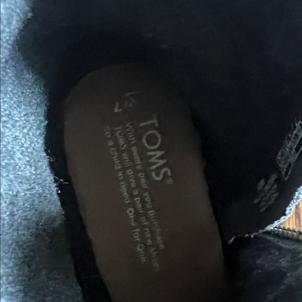 Like🎉TOMS Desert Wedge Dark Gray Suede Wedge Boots Size W7 - Picture 10 of 13